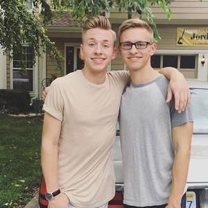 Meet your Posher, Joel